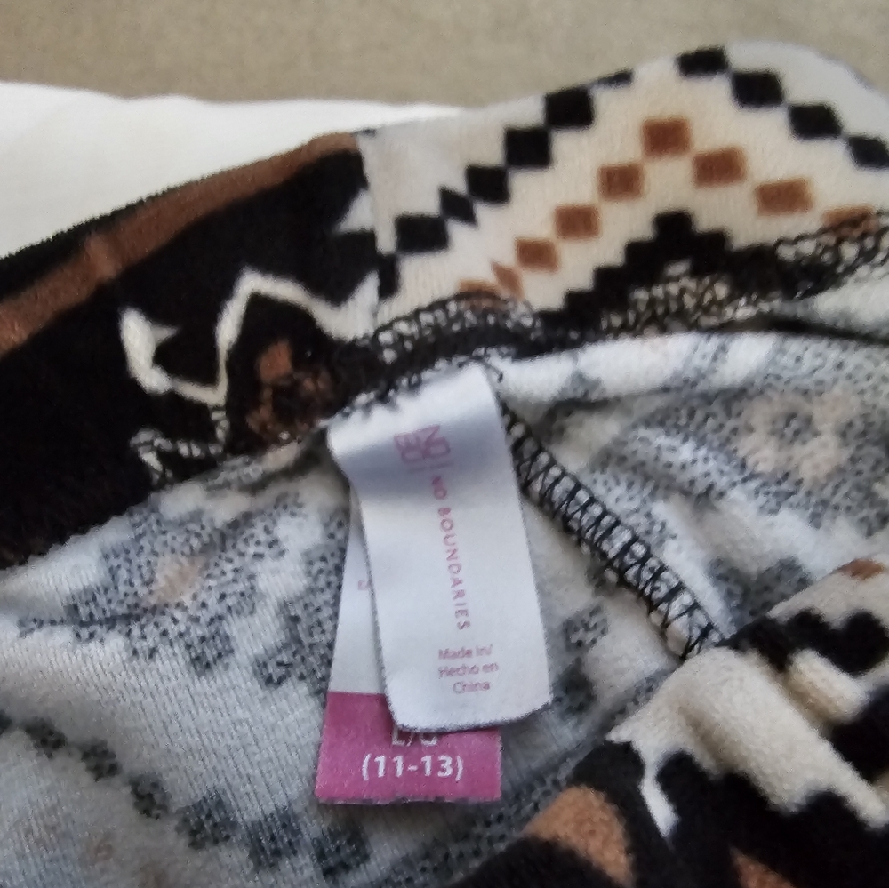 Large NO BOUNDARIES multi color pattern for fall and winter - Picture 3 of 6